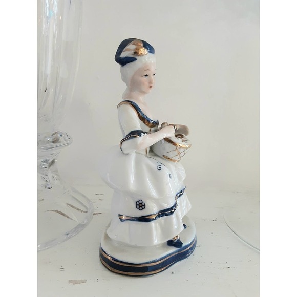 KPM Colonial Woman Porcelain Figurine - Picture 3 of 8